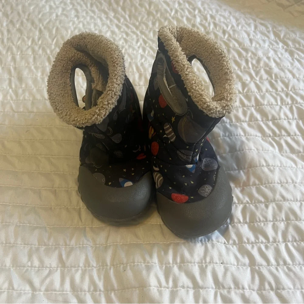 Bogs Kids Space-Print Winter Boots in Black with Multi-Color Planets